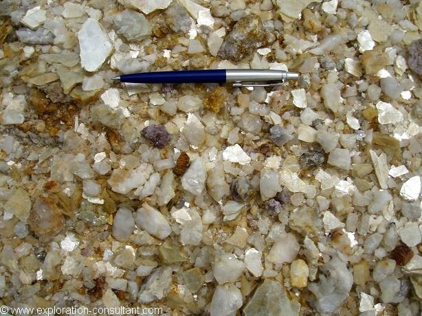 Close-up view of tailings with quartz, white mica and lepidolite.