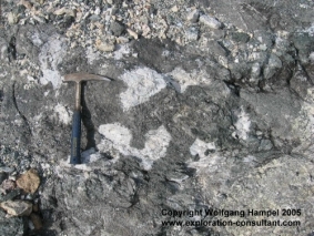 Marosohihy Mine: white plagioclase accumulations with corundum, see next photo.